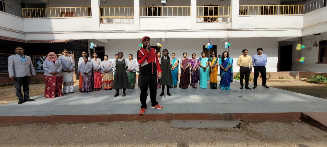 Pioneer School Campus Moment 3